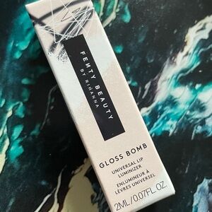 NIB Fenty Gloss Bomb Universal Lip Luminizer in Fenty Glow travel/trial size
